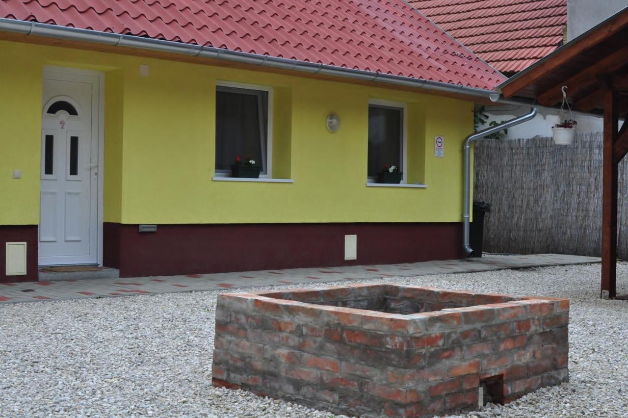 Csongradi Vendegvaro Apartmanok, Szarka Haz Bagian luar foto