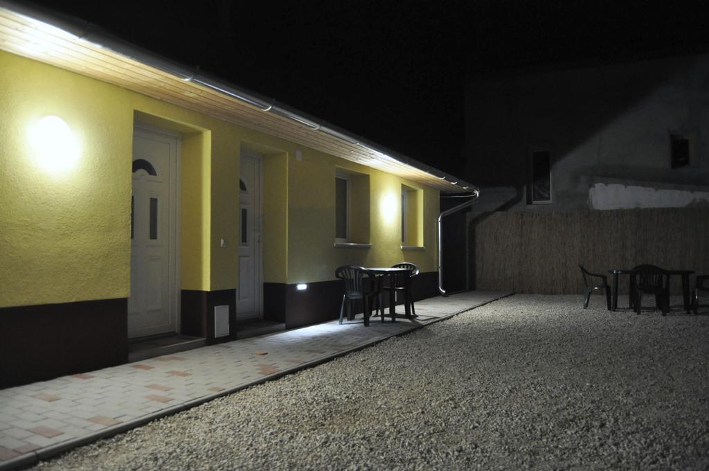 Csongradi Vendegvaro Apartmanok, Szarka Haz Bagian luar foto